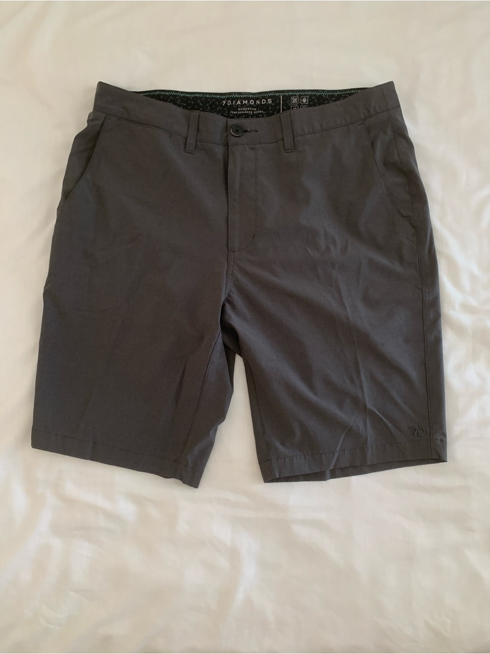 EUC 7 Diamonds Momentum Hybrid Shorts Mens 34 Large Charcoal Stretch